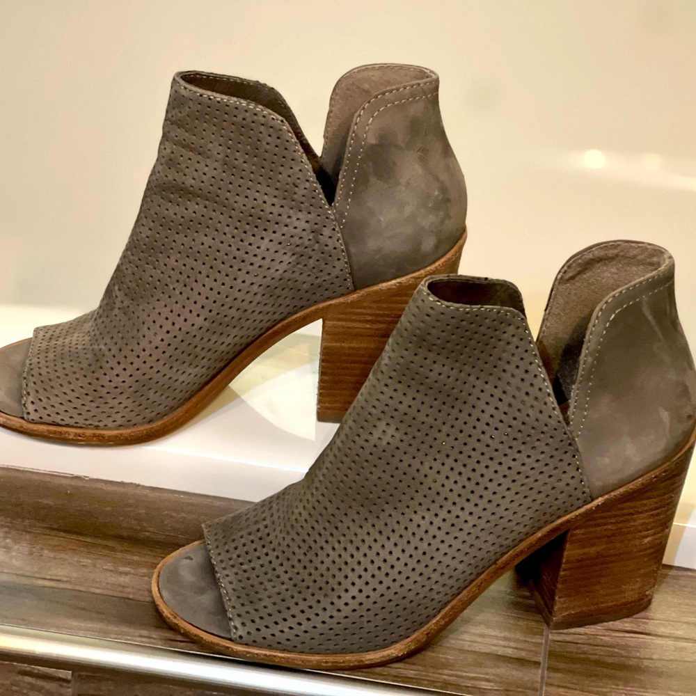 Steve Madden suede booties